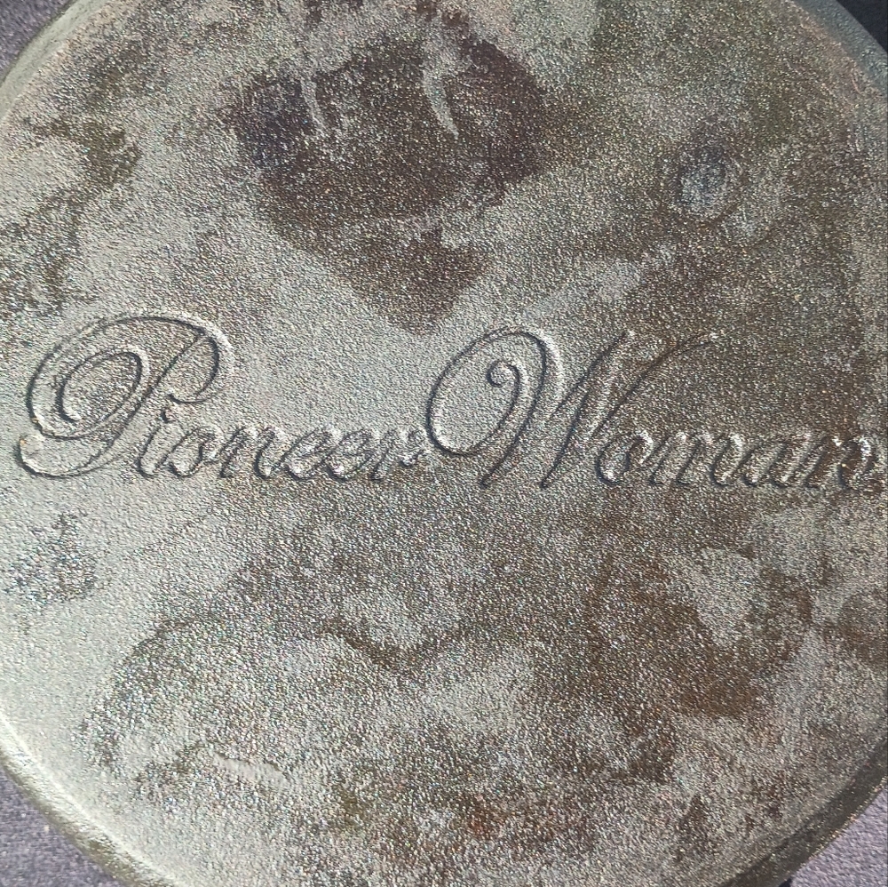 Pioneer Woman 8" Cast Iron Skillet Round Fry Pan Pour Spouts Butterfly 🦋